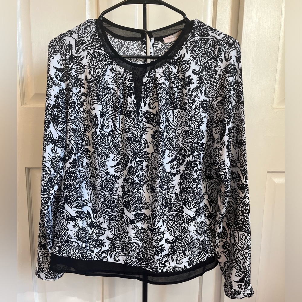 Forever 21 Black & White Pattern Blouse